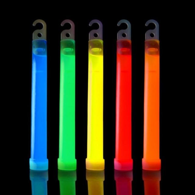 Glow sticks 15cm m/ krok og snor