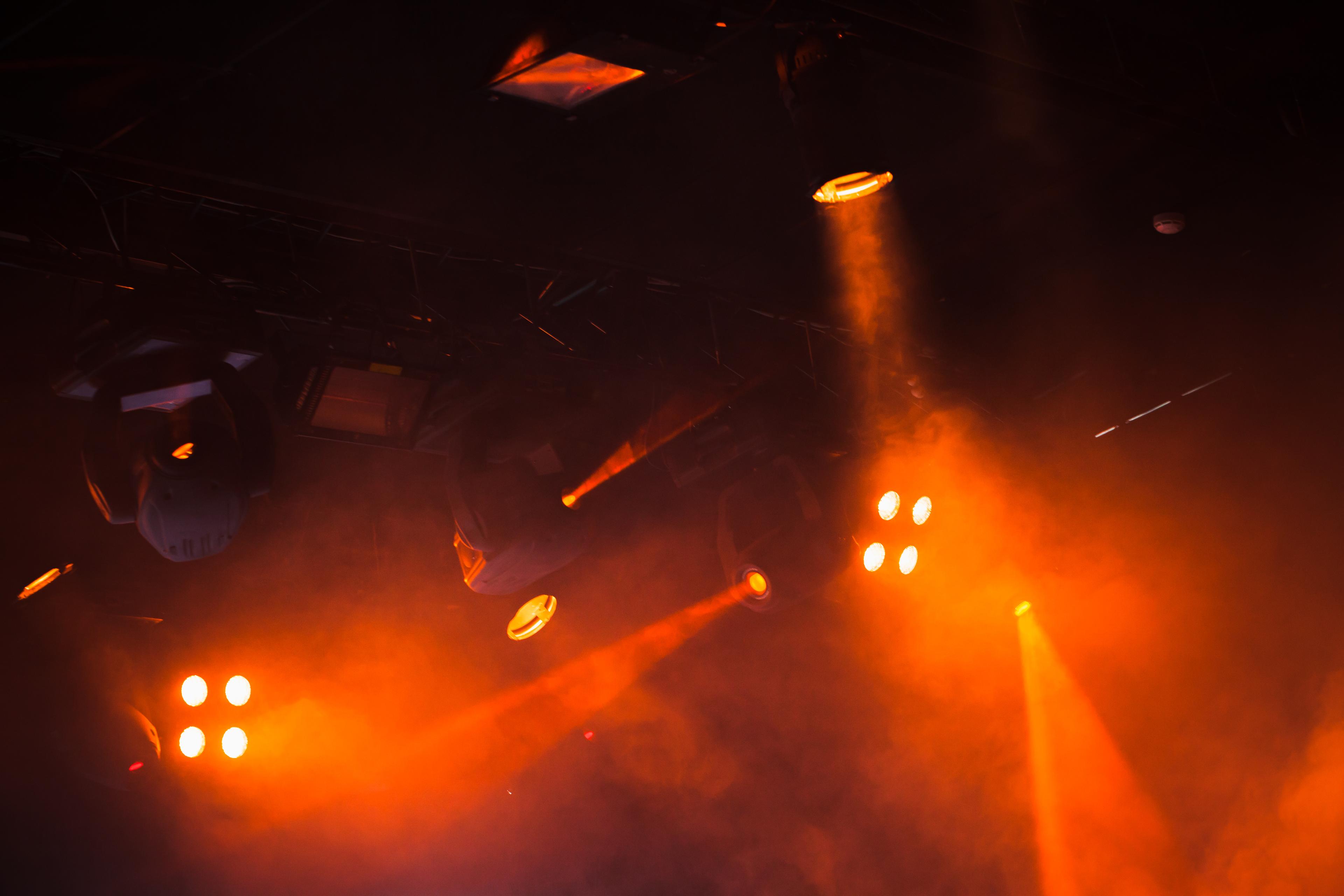 Leie av lys hos DJ BOOTH. Lei alt av profesjonelt lysutstyr som du trenger til ditt arrangement. Les mer.